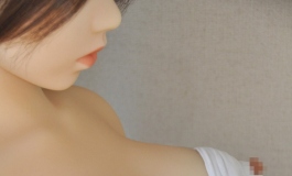 等身大ドールの童顔美巨乳写真館 SHOWCASE（001）【转载】