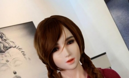 楼上晾的衣服掉到了俺家阳台上,是送上去还是让她下来自己