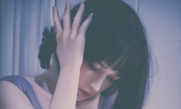 闭眼的凯拉