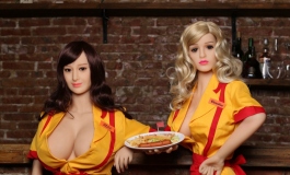 红唇巨乳max，2broke girl