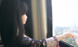 和妹妹（龙小波）迎接中秋。《第四章》