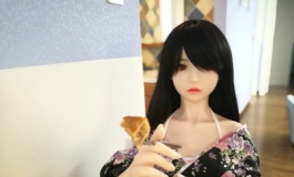 和妹妹（龙小波）迎接中秋。《第四章》
