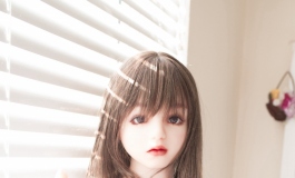 震惊！失足少女小爱变身夜店娘