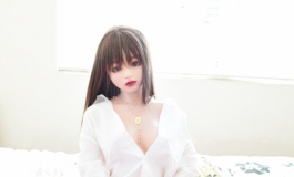震惊！失足少女小爱变身夜店娘