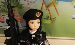 蓓儿：英姿飒爽的小特警