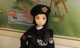 蓓儿：英姿飒爽的小特警
