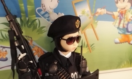 蓓儿：英姿飒爽的小特警