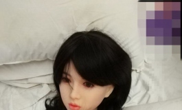 深夜福利：床上妩媚诱惑 睡在旁边的。。。