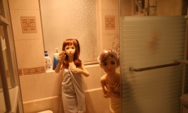 大蓓小蓓系列之十：浴室里的小姐妺
