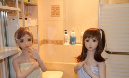 大蓓小蓓系列之十：浴室里的小姐妺