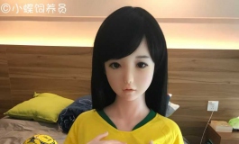 足球宝贝小小蝶，为巴西队加油