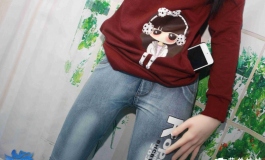 送快递到家的清纯小美女