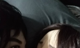 男娃闭眼女娃亲亲~表情好投入哦~