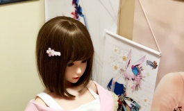 樱花庭院刀  狐火和服腰  舞摇三线挑  半仰折青蒿
