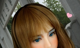 小妞，来小树林呗，有好东东噢……  #精灵人偶1111晒图#