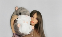 #首届摄影大赛#【创意组】依依和她的萌宠
