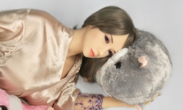 #首届摄影大赛#【创意组】依依和她的萌宠