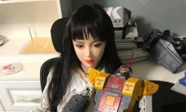 玩玩具的那么开心 殊不知自己也是个玩具