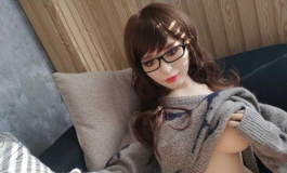 快来看戴眼镜的气质美女