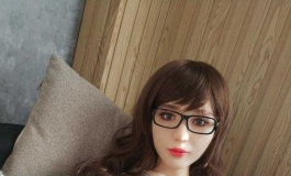 快来看戴眼镜的气质美女