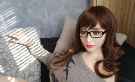 快来看戴眼镜的气质美女