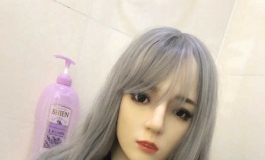厕所里干完不忘再拍几张