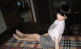 衬衣短裙凯拉