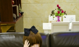 主题：凌奈儿和黑色沙发