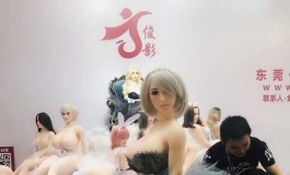 俊影实体娃娃