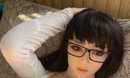 超丰满身材~丰乳肥臀一只！有人认识他的脸吗？