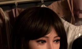 人造人7号纪香到家，换个假发随手拍几张