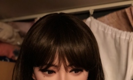 人造人7号纪香到家，换个假发随手拍几张