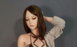 風衣下的秘密