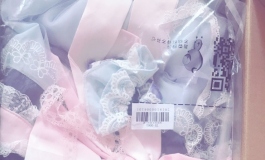 女儿今天收到了一份礼物，打开一看是一身洛丽塔。
