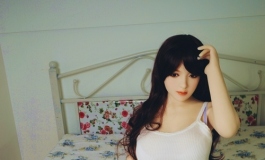 凌涵，寂寞少妇