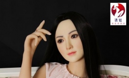 女人似花，佳期如梦。