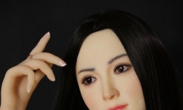 女人似花，佳期如梦。