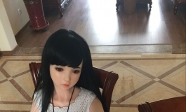 你的眼睛真好看，里面有日月、冬夏、晴雨、山川、花草...