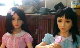 春节。小表妹来我家过年。