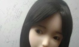 今天穿爸爸的衣服，可以当裙子或者连体衣了