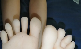这杀千刀的卖家就寄来袜子和鞋子，木有衣服~