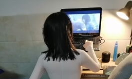 电脑上的小姐姐咋这么眼熟~