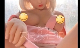 天使小喆视频 小喆你在浴室里做什么