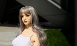 阳光下的凌涵是如此动人