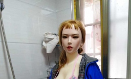 晕，这肤色不搭啊…