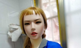 晕，这肤色不搭啊…