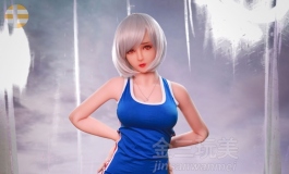 身穿蓝色背心裙的吸血鬼少女