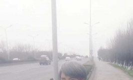 骑摩托