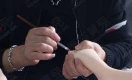 分享图片分享一组化妆师们忙碌的日常