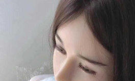 “买了‘’美造人娃娃白洁‘’回来后一发不可收拾”